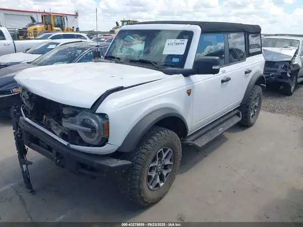 1FMEE5DPXPLB34241 2023 FORD BRONCO - Image 2