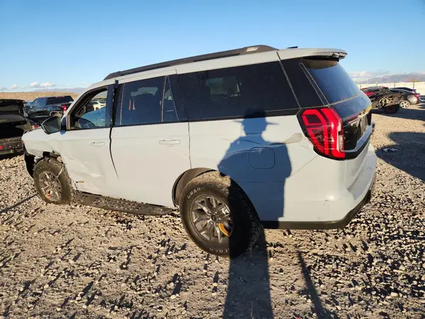 1FMJU1RG5SEA05016 2025 FORD EXPEDITION - Image 2