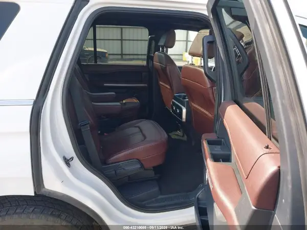 1FMJU2A85REA19860 2024 FORD EXPEDITION - Image 8