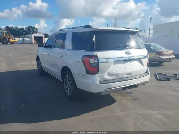 1FMJU2AT4JEA14223 2018 FORD EXPEDITION - Image 2