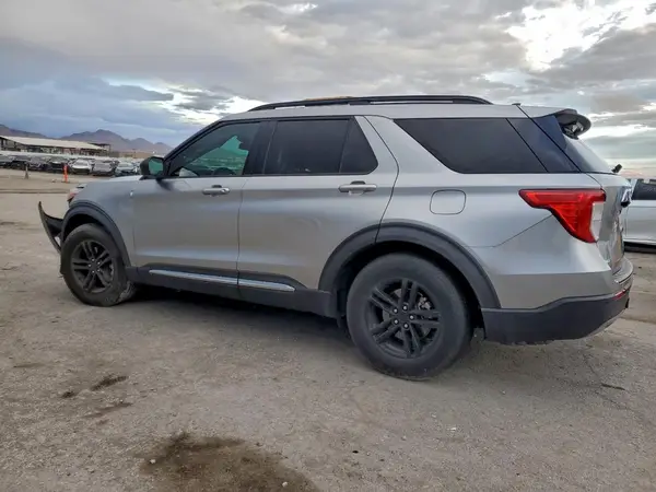 1FMSK7DH0MGB17565 2021 FORD EXPLORER - Image 2