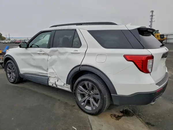 1FMSK7DH1NGC28160 2022 FORD EXPLORER - Image 2