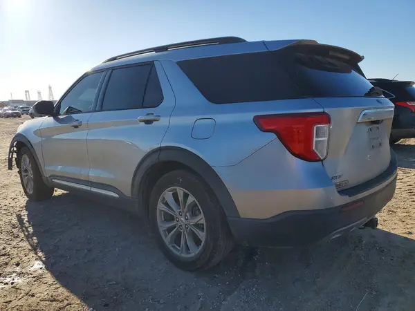 1FMSK7DH2MGA70779 2021 FORD EXPLORER - Image 2