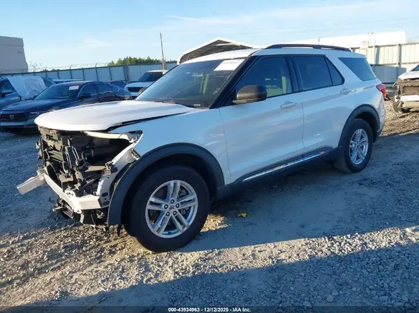 1FMSK7DH2NGA15878 2022 FORD EXPLORER - Image 2