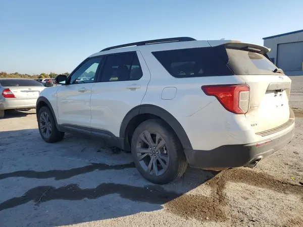 1FMSK7DH2NGC44819 2022 FORD EXPLORER - Image 2
