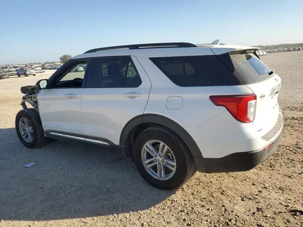 1FMSK7DH4NGA16093 2022 FORD EXPLORER - Image 2