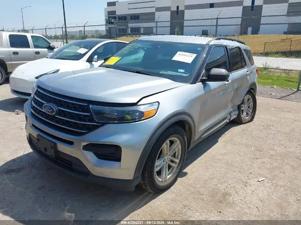 1FMSK7DH4NGC28976 2022 FORD EXPLORER - Image 2