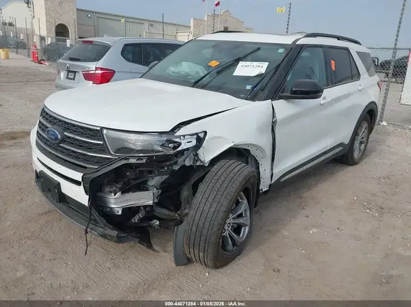 1FMSK7DH5RGA33779 2024 FORD EXPLORER - Image 2