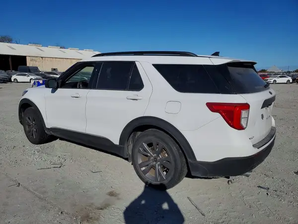 1FMSK7DH7MGA49944 2021 FORD EXPLORER - Image 2