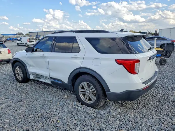 1FMSK7DH7NGA49640 2022 FORD EXPLORER - Image 2