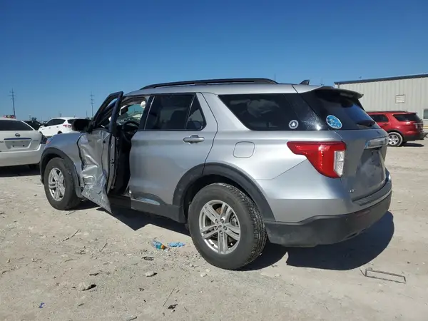 1FMSK7DH8MGB31777 2021 FORD EXPLORER - Image 2