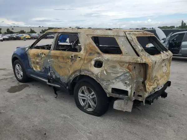 1FMSK7DH8NGA81805 2022 FORD EXPLORER - Image 2