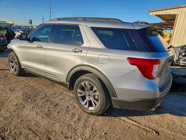 1FMSK7DH8NGA83831 2022 FORD EXPLORER - Image 2