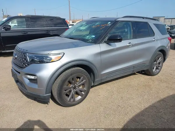 1FMSK7DH8NGB41761 2022 FORD EXPLORER - Image 2