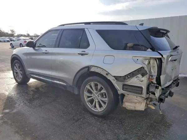 1FMSK7DH8NGB73111 2022 FORD EXPLORER - Image 2