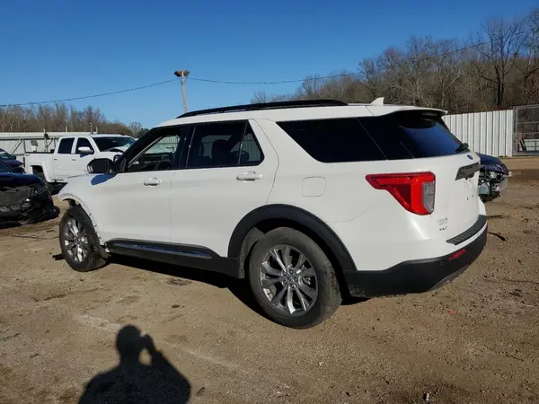 1FMSK7DH8PGB00940 2023 FORD EXPLORER - Image 2