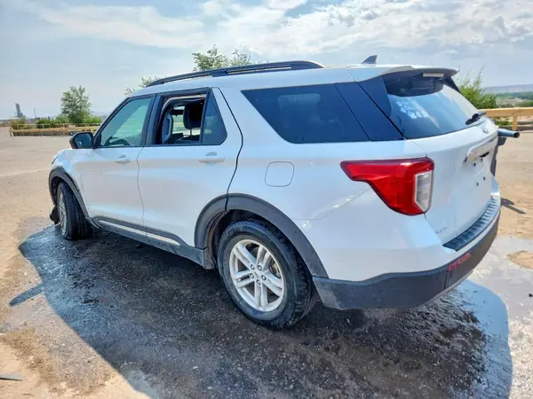 1FMSK7DH8PGB72303 2023 FORD EXPLORER - Image 2
