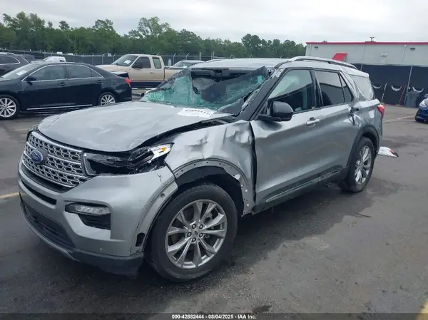 1FMSK7FH1NGA31180 2022 FORD EXPLORER - Image 2