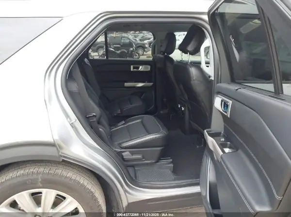 1FMSK7FH7RGA78557 2024 FORD EXPLORER - Image 8