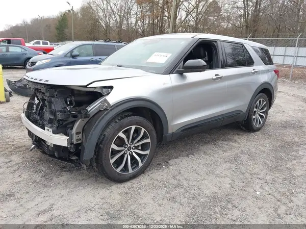 1FMSK7KH2NGA96089 2022 FORD EXPLORER - Image 2