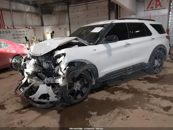 1FMSK7KH2NGB91137 2022 FORD EXPLORER - Image 2