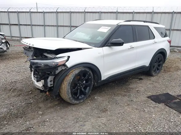1FMSK7KH2RGA43933 2024 FORD EXPLORER - Image 2