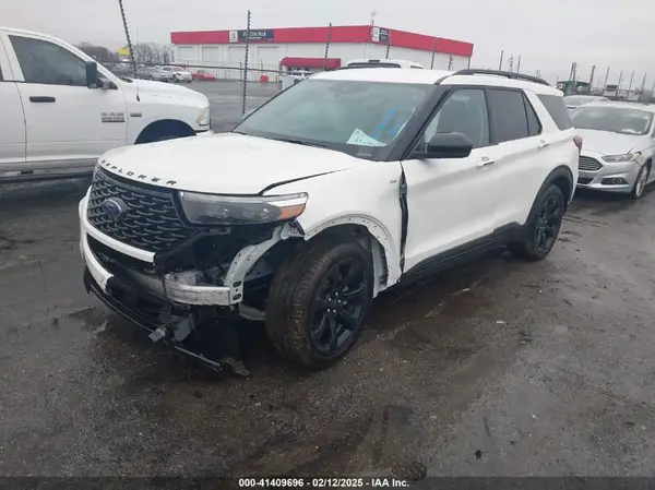 1FMSK7KH2RGA72381 2024 FORD EXPLORER - Image 2