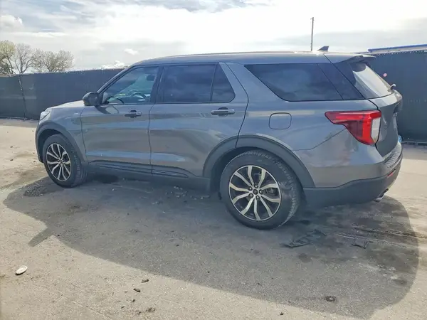 1FMSK7KH3NGB40357 2022 FORD EXPLORER - Image 2