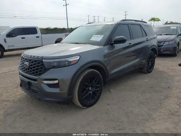 1FMSK7KH3NGB41864 2022 FORD EXPLORER - Image 2