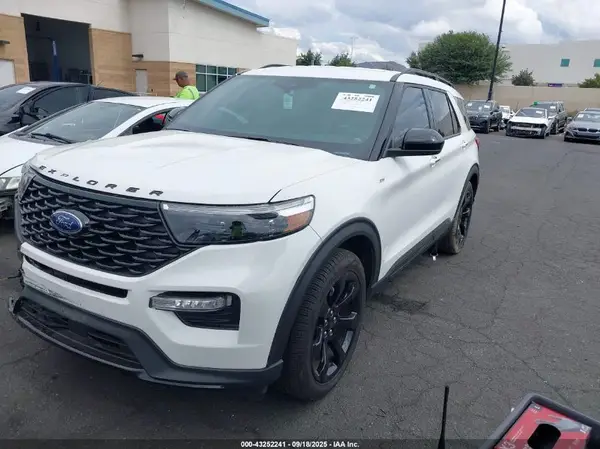 1FMSK7KH3RGA72440 2024 FORD EXPLORER - Image 2