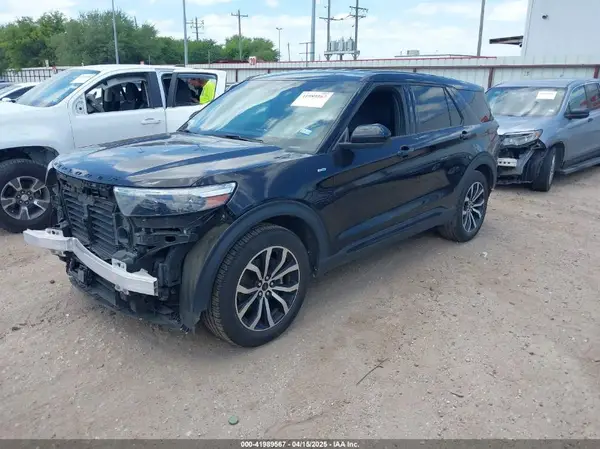 1FMSK7KH7NGB05501 2022 FORD EXPLORER - Image 2