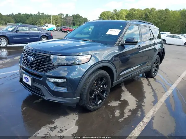 1FMSK7KH7NGC46083 2022 FORD EXPLORER - Image 2