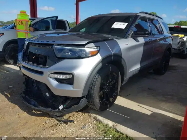 1FMSK7KHXPGB51696 2023 FORD EXPLORER - Image 2