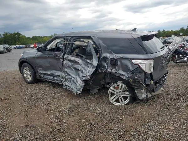 1FMSK8BH9NGB30101 2022 FORD EXPLORER - Image 2