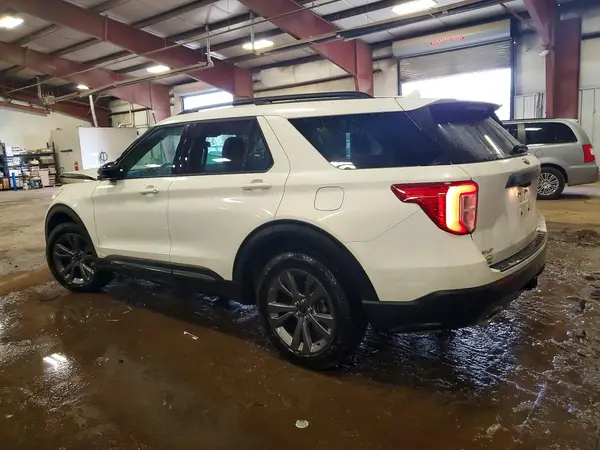 1FMSK8DH1RGA15589 2024 FORD EXPLORER - Image 2