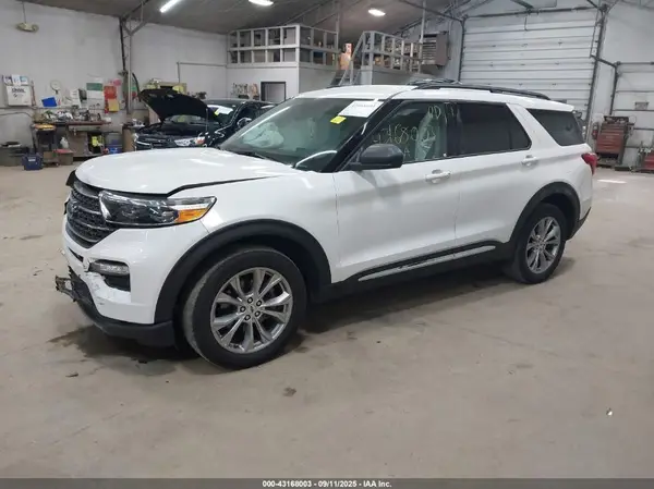 1FMSK8DH1RGA40234 2024 FORD EXPLORER - Image 2