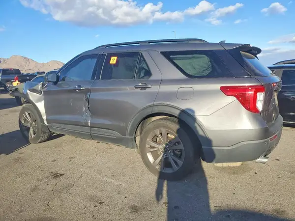 1FMSK8DH2MGA05985 2021 FORD EXPLORER - Image 2
