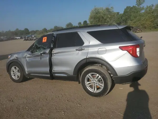 1FMSK8DH2MGA75826 2021 FORD EXPLORER - Image 2