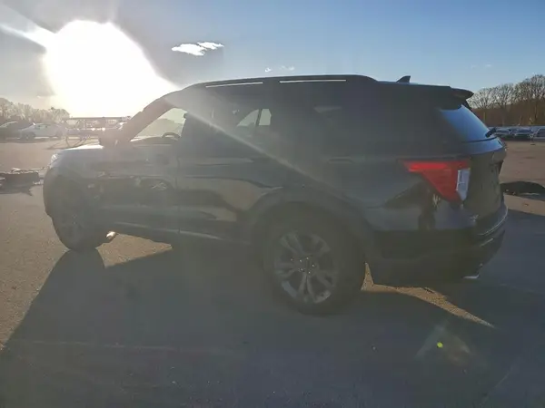 1FMSK8DH2MGC01960 2021 FORD EXPLORER - Image 2