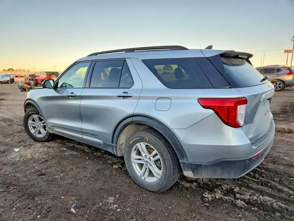1FMSK8DH2NGA44240 2022 FORD EXPLORER - Image 2