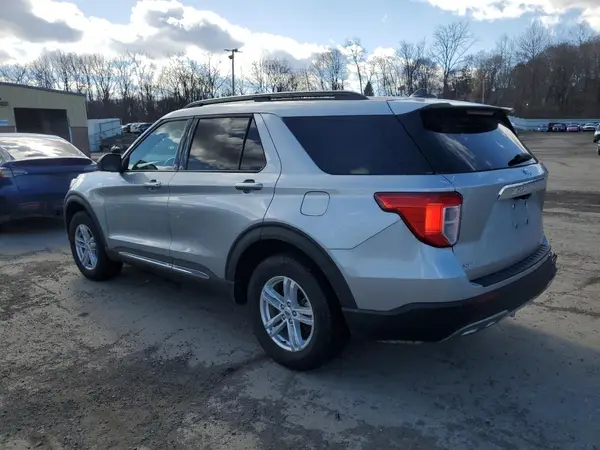 1FMSK8DH2NGA72037 2022 FORD EXPLORER - Image 2