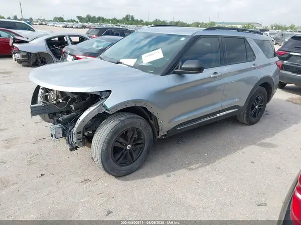 1FMSK8DH2NGB47562 2022 FORD EXPLORER - Image 2