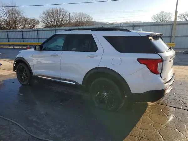 1FMSK8DH2NGC03838 2022 FORD EXPLORER - Image 2
