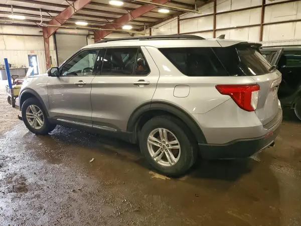 1FMSK8DH2NGC33146 2022 FORD EXPLORER - Image 2