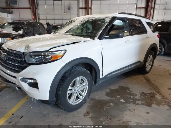 1FMSK8DH2RGA10238 2024 FORD EXPLORER - Image 2