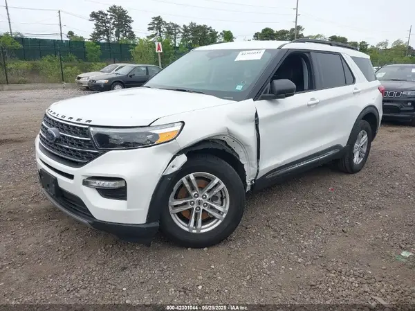1FMSK8DH2RGA38721 2024 FORD EXPLORER - Image 2
