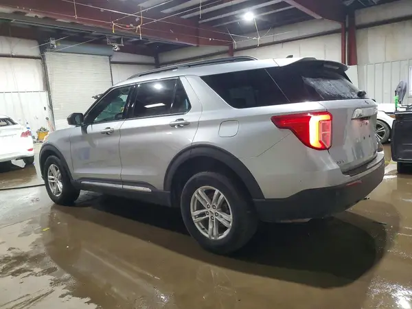 1FMSK8DH4RGA44584 2024 FORD EXPLORER - Image 2