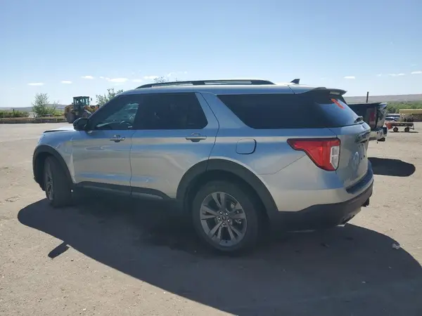 1FMSK8DH9NGC12343 2022 FORD EXPLORER - Image 2