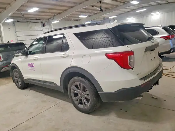 1FMSK8DH9NGC28932 2022 FORD EXPLORER - Image 2