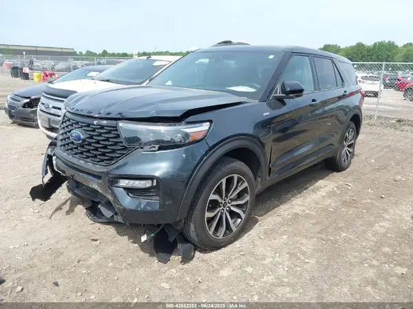 1FMSK8KH0NGA98235 2022 FORD EXPLORER - Image 2